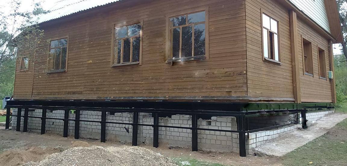 Реконструкция фундамента винтовыми сваями